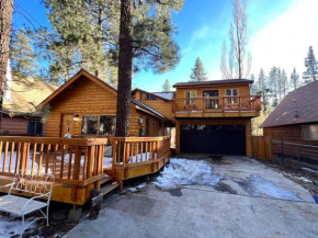 The RobinHood Retreat! A 1 min Walk to SnowPlay!
